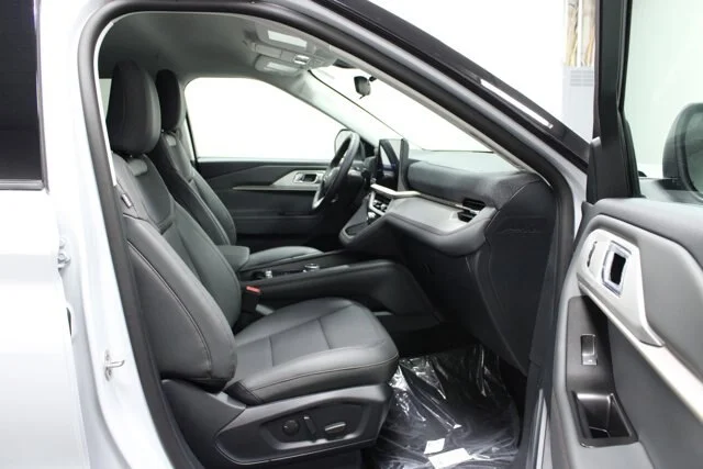 New 2026 Space White Metallic Ford Active image 41