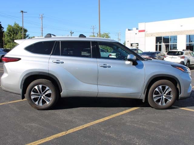 Used 2022 Celestial Silver Metallic Toyota XLE image 5