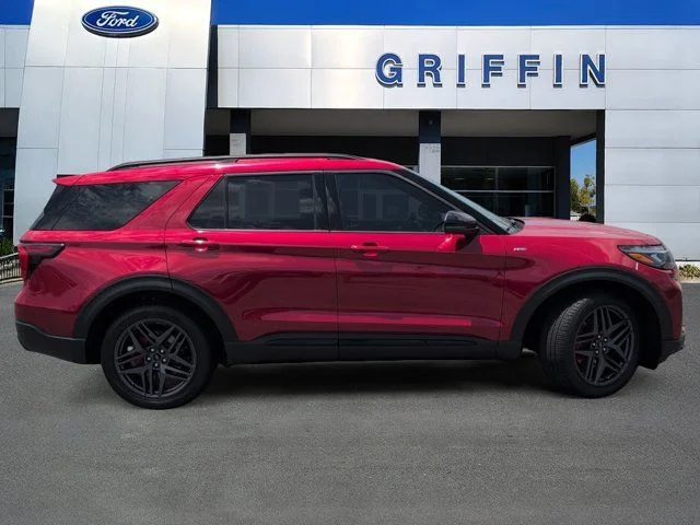 New 2026 Rapid Red Metallic Tinted Clearcoat Ford ST-Line image 3