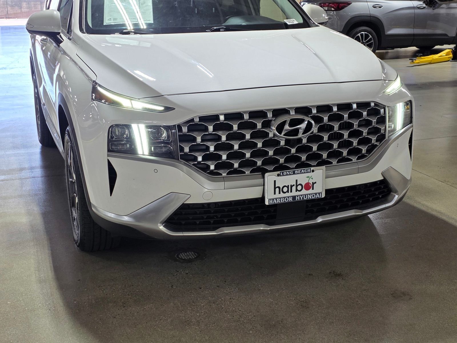 Used 2021 Cream White Hyundai Limited image 9