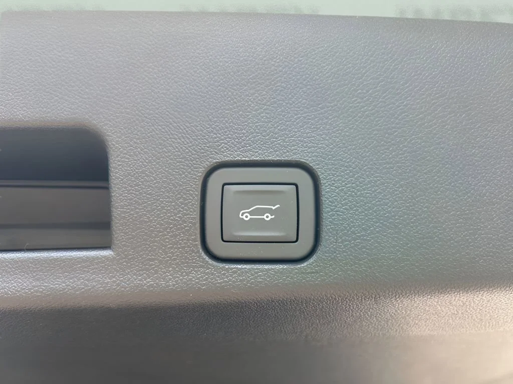 New 2026 Summit White GMC Elevation image 29