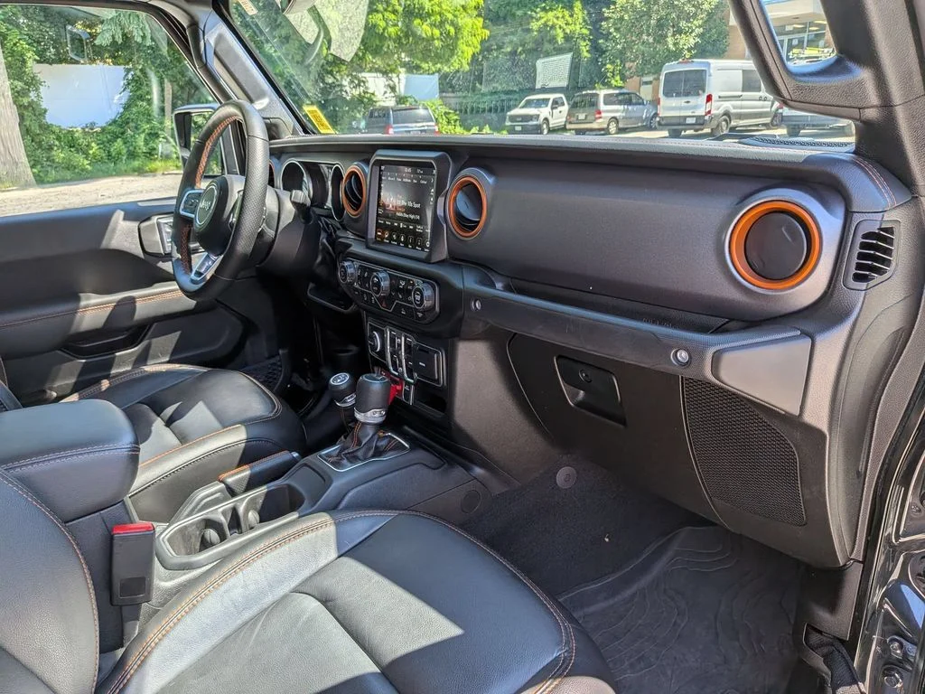 Used 2023 Black Jeep Mojave image 25