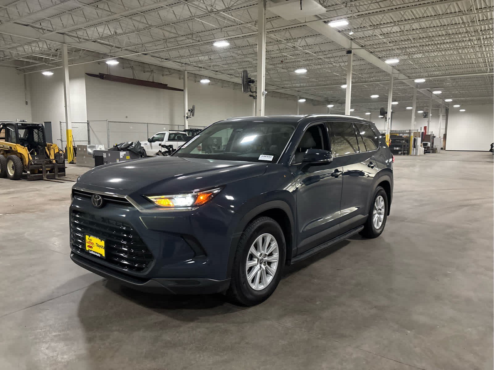 Used 2025 Storm Cloud Toyota Hybrid XLE image 3