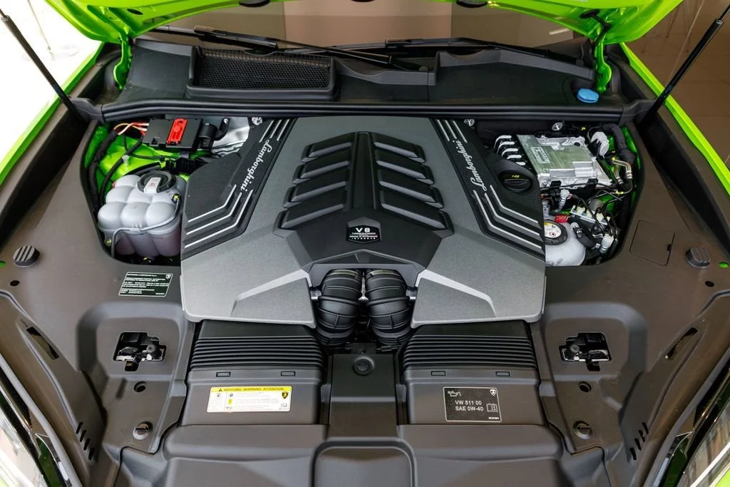 Used 2025 Green Lamborghini SE image 29