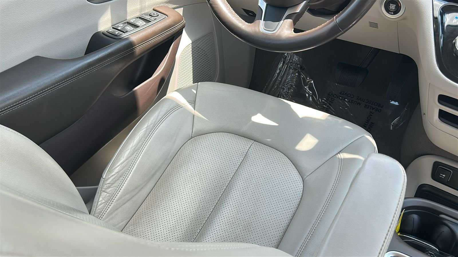 Used 2021 White Chrysler Touring L image 15