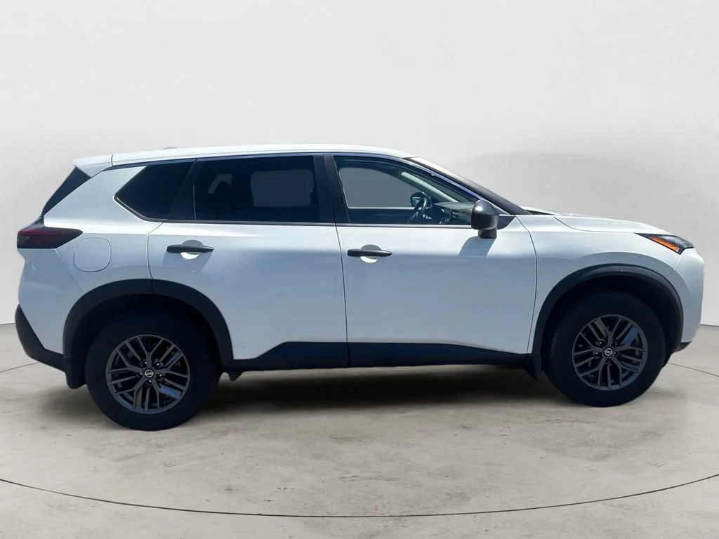 Used 2021 Glacier White Nissan S image 7
