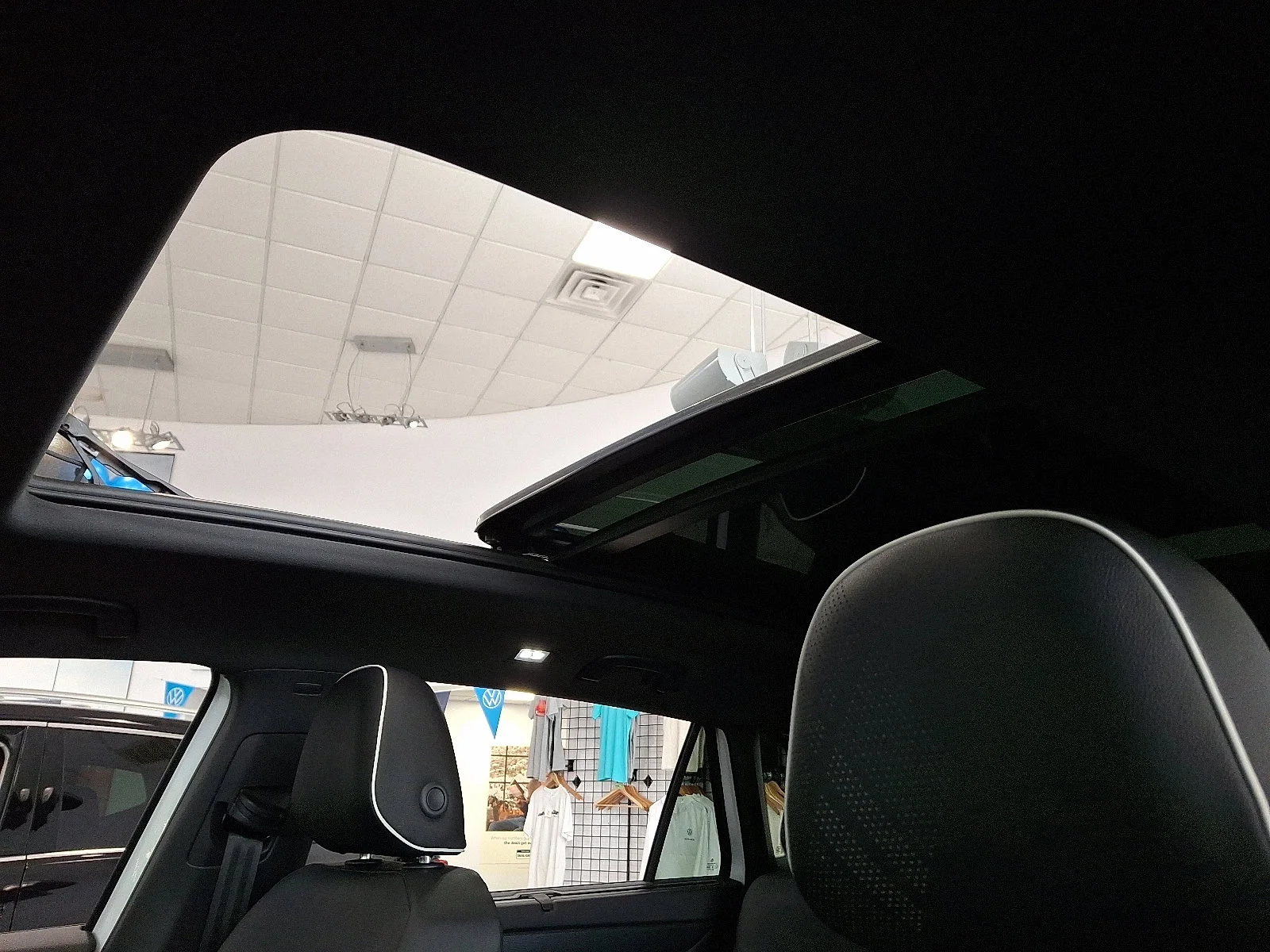 2026 Volkswagen Atlas Cross Sport SEL Premium R-LINE - Photo 11