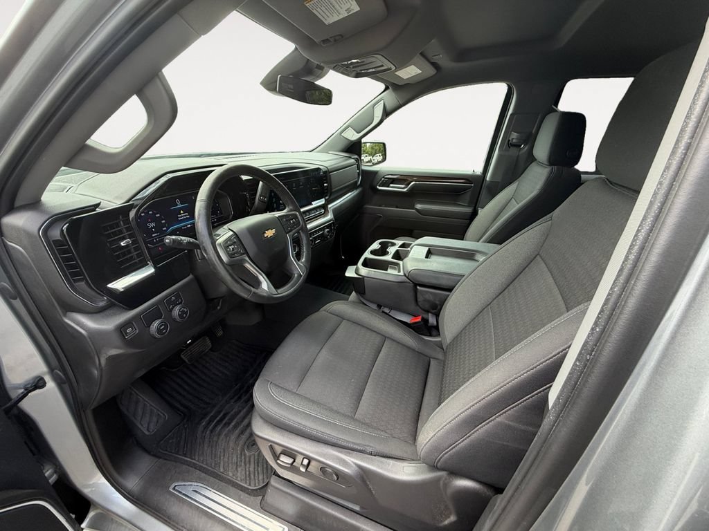 Used 2023 STERLING GRAY METALLIC Chevrolet LT image 17