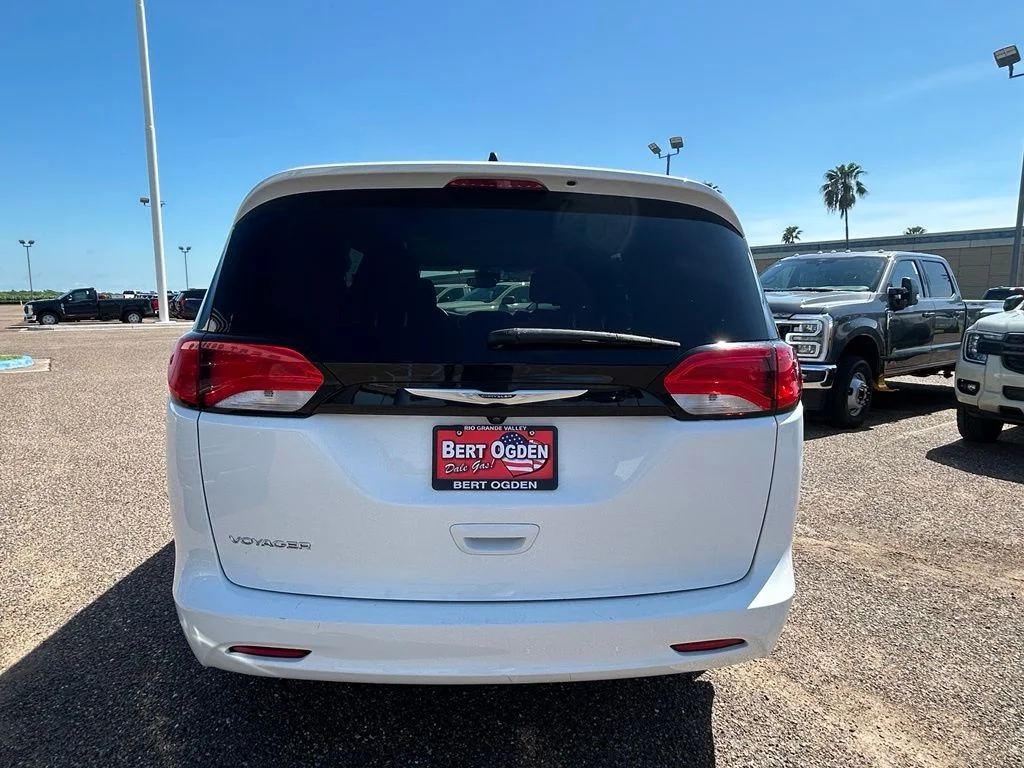 Used 2023 White Chrysler LX image 5