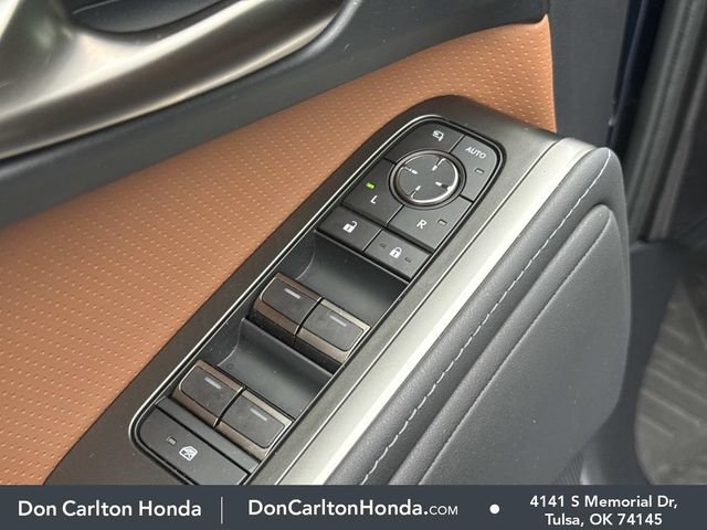 Used 2024 Mica Lexus 550 Premium+ image 11