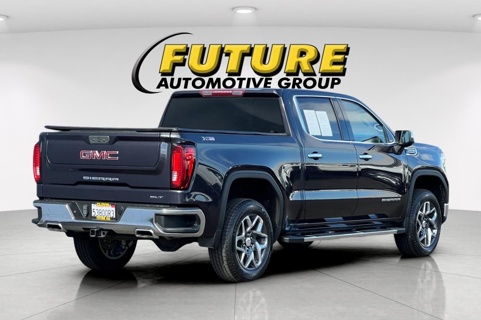 Used 2023 Silver GMC SLT image 4