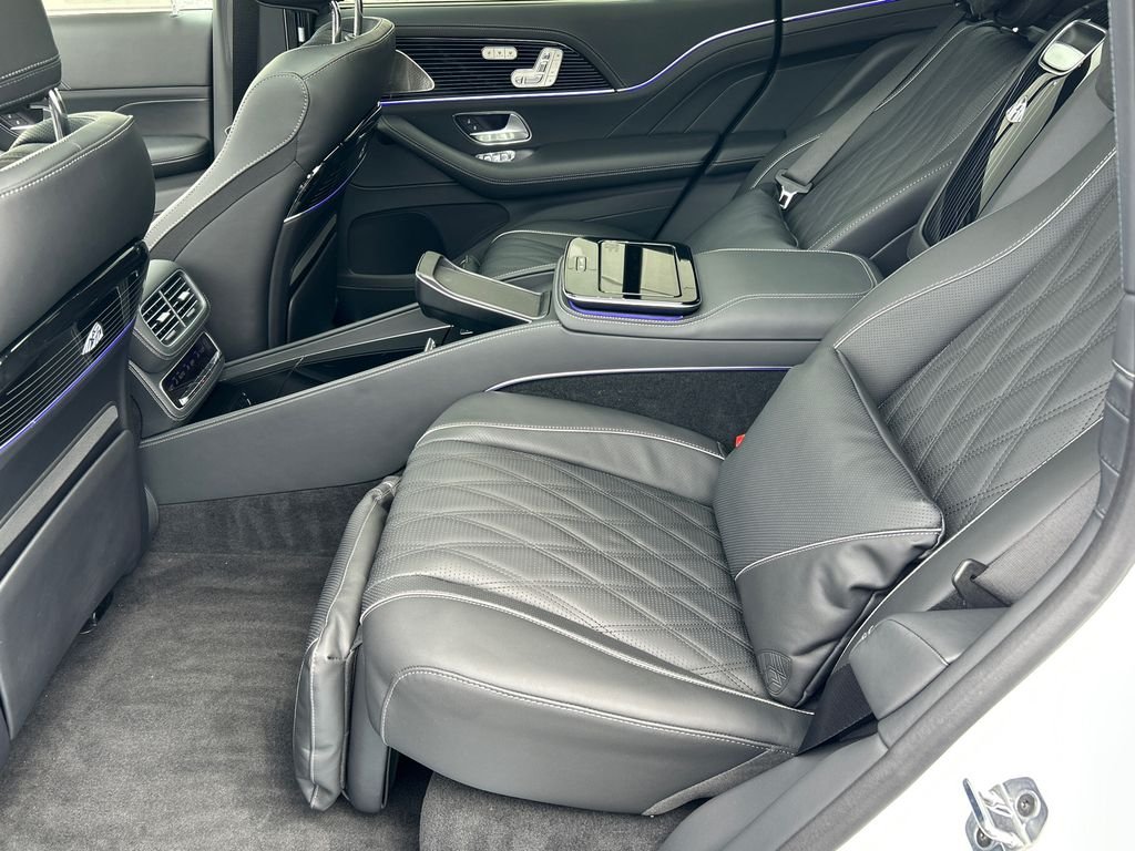 New 2026 MANUFAKTUR Moonlight White Metallic Mercedes-Benz Maybach GLS 600 image 25