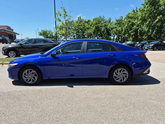 Certified Used 2024 Blue Hyundai SEL image 4