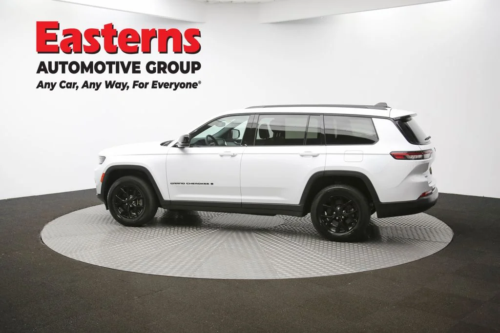 Used 2024 White Jeep Altitude image 64