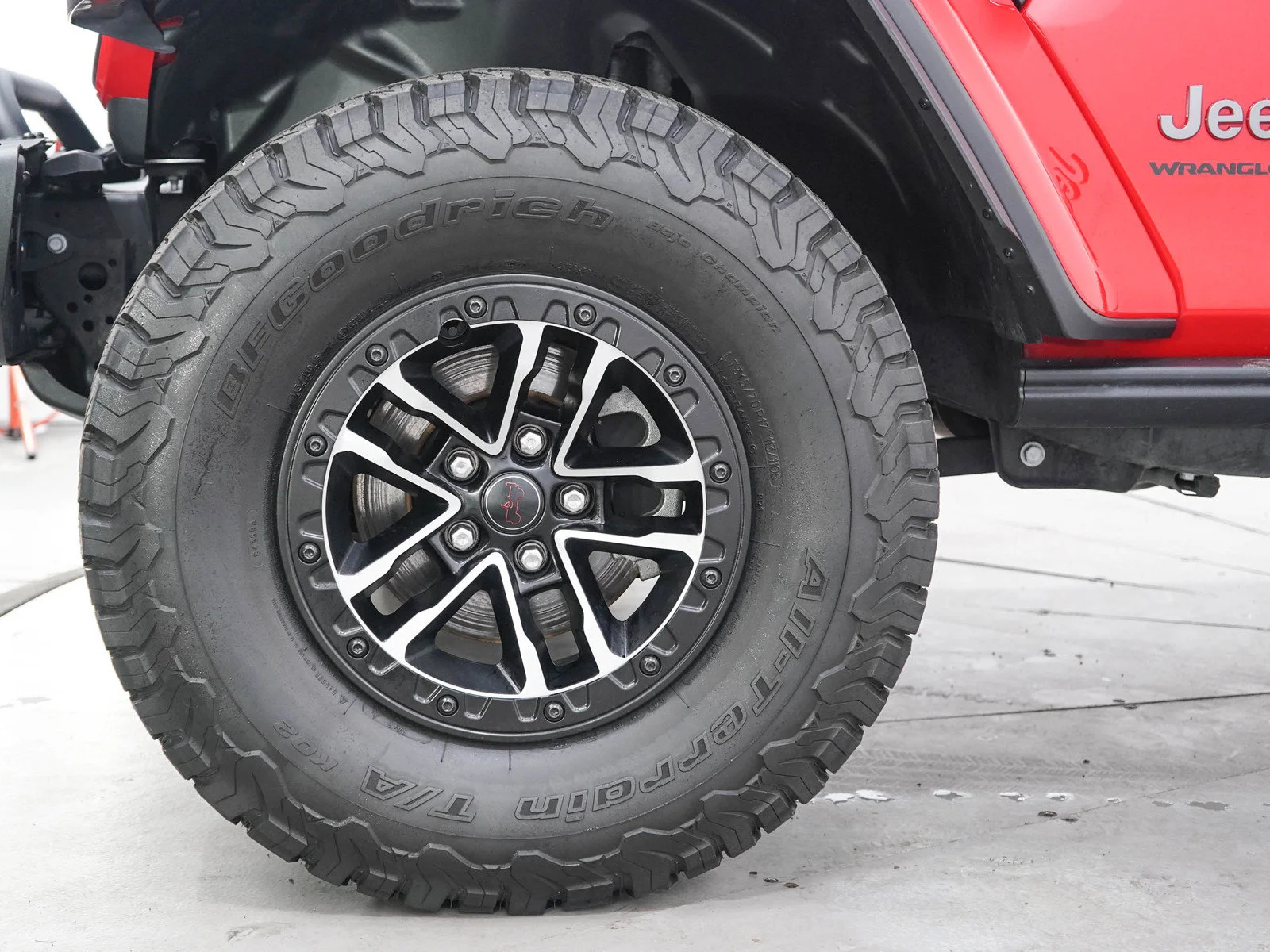 Used 2025 Firecracker Red Clearcoat Jeep Rubicon image 29