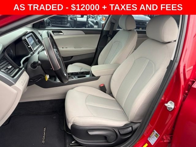 Used 2019 Red Hyundai SE image 14