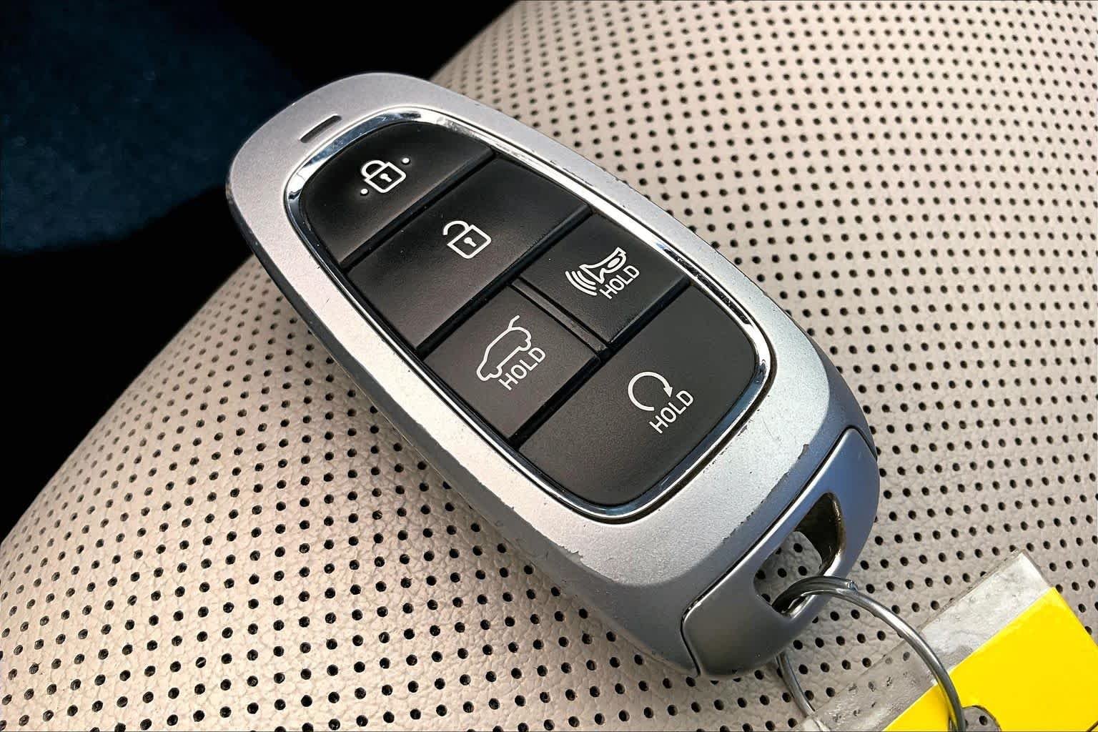 Used 2022 Calypso Red Hyundai SEL image 15