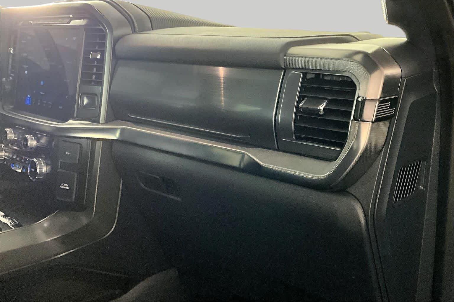Used 2024 Carbonized Gray Metallic Ford LARIAT image 17