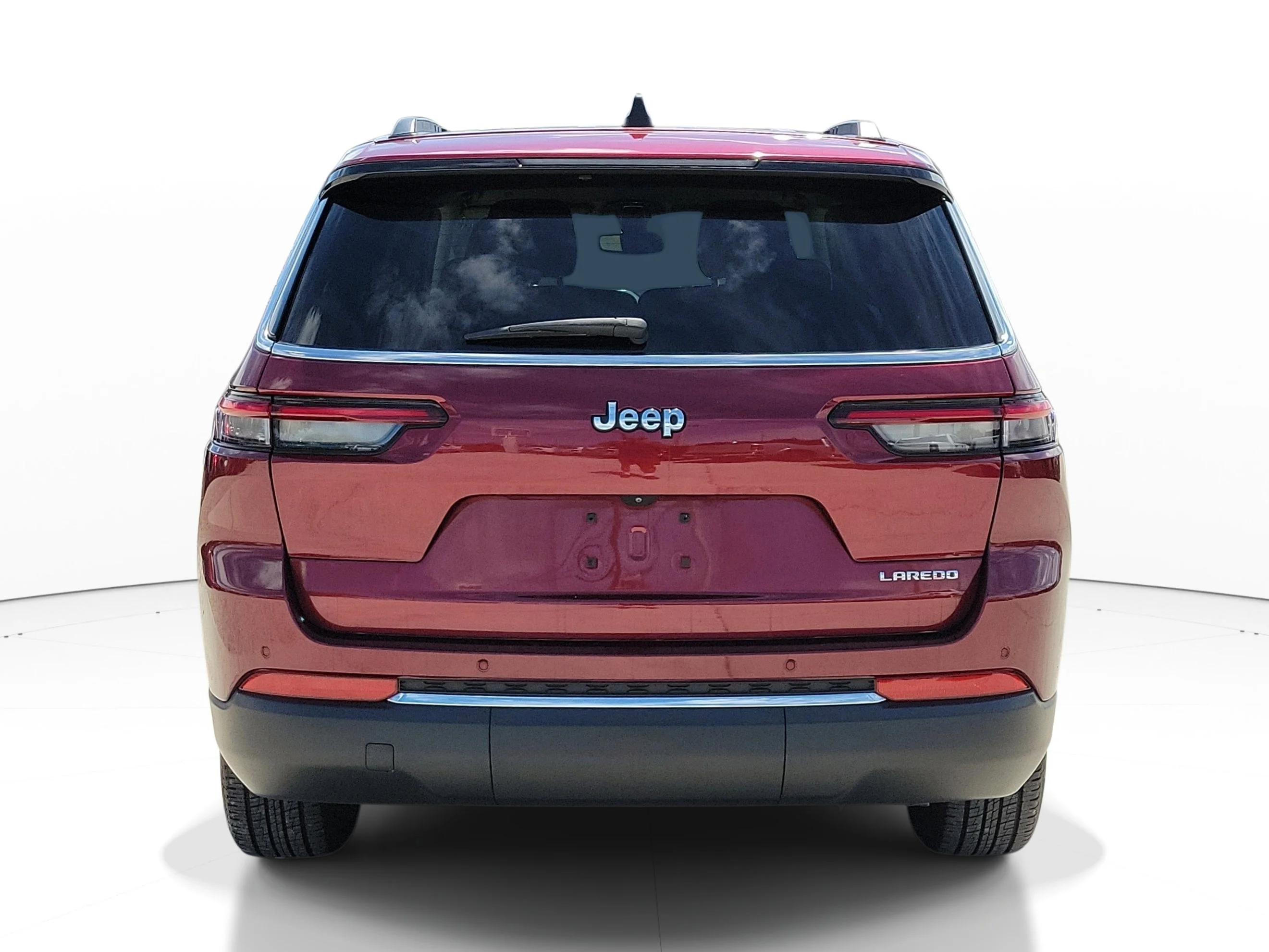 Used 2023 Velvet Red Pearlcoat Jeep Laredo image 5