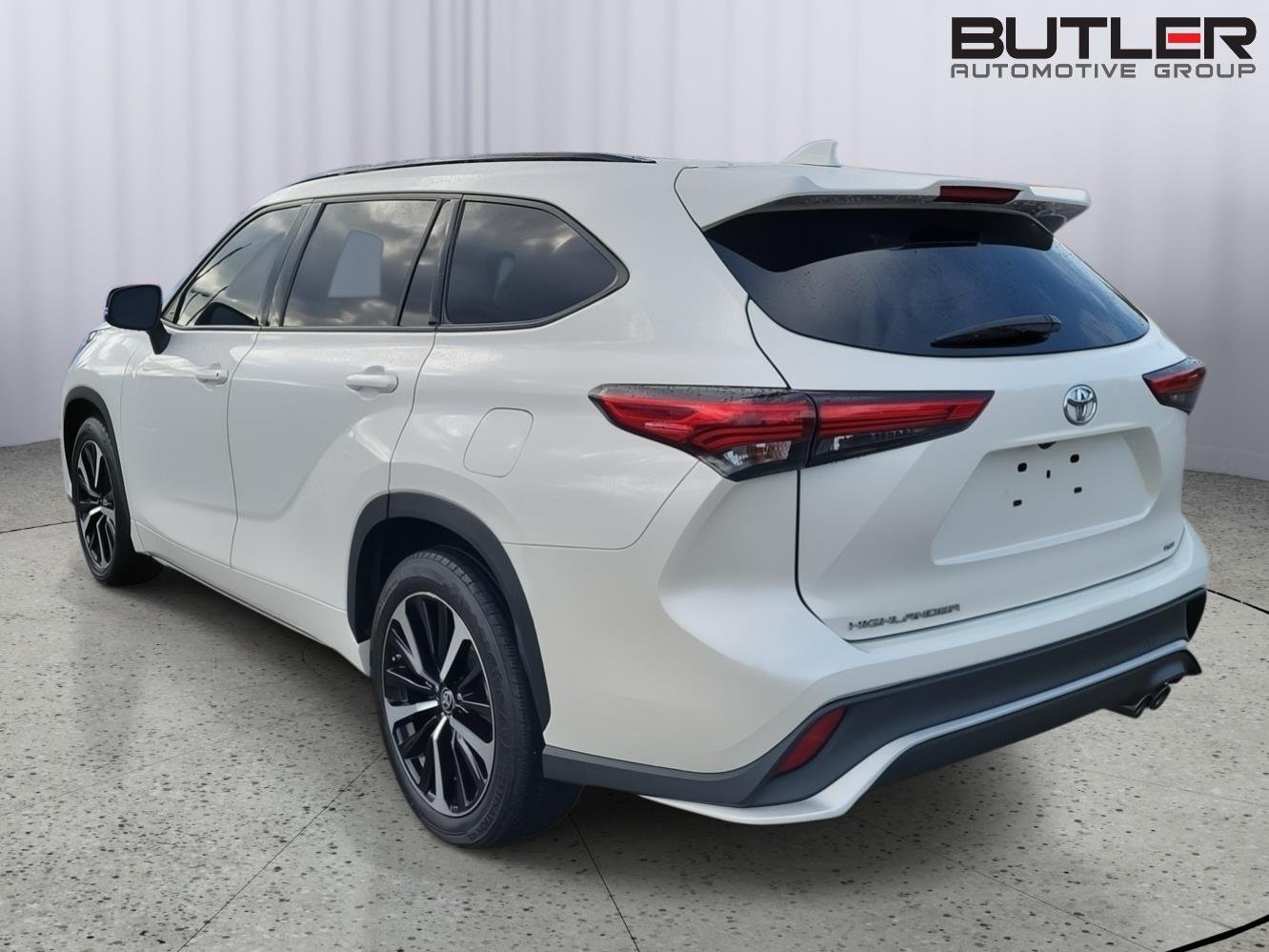 Used 2021 Blizzard Pearl Toyota XSE image 2