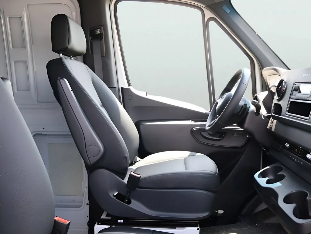 New 2025 Arctic+White Mercedes-Benz Cargo 144 WB image 50