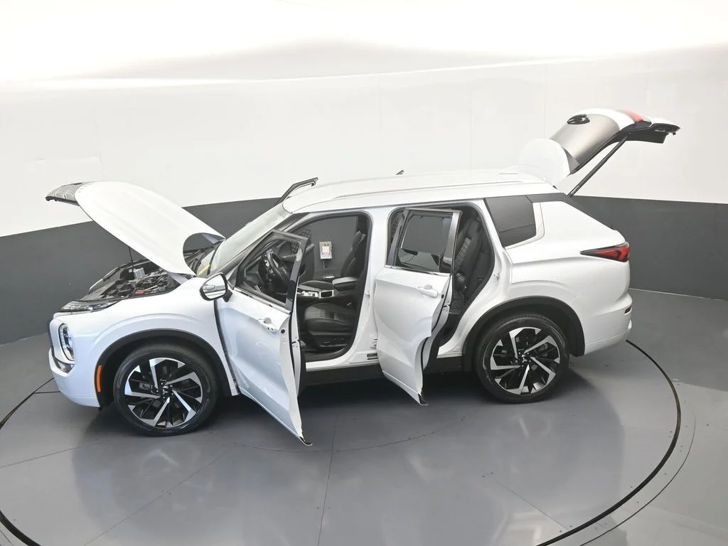 Used 2024 White Mitsubishi SEL image 69
