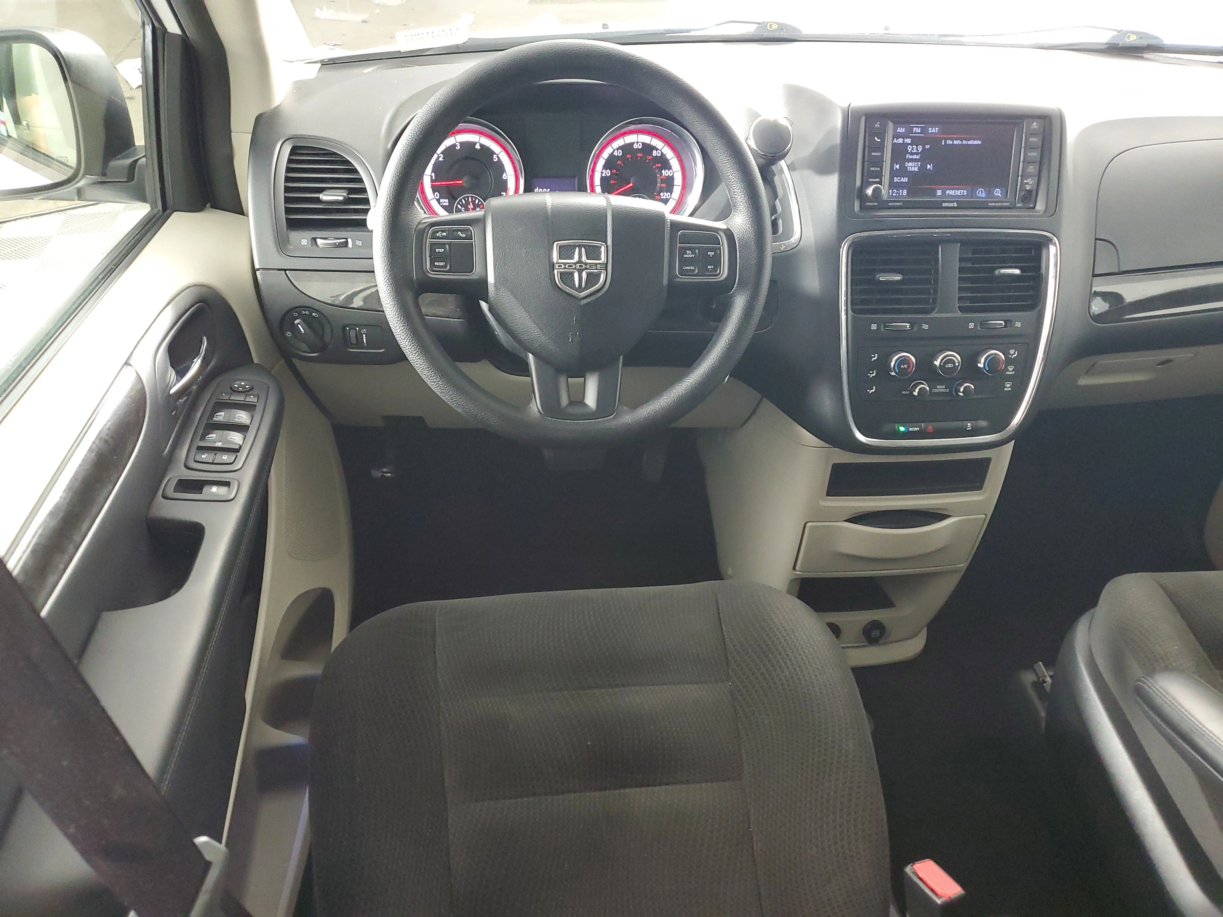 Used 2018 White Knuckle Clearcoat Dodge SE image 15