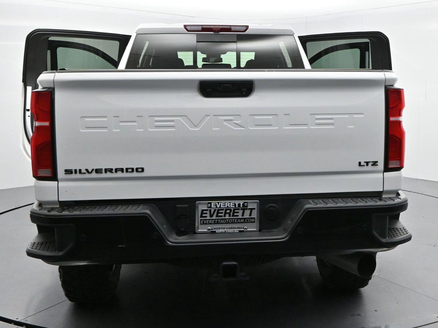 Used 2026 Summit White Chevrolet LTZ image 45