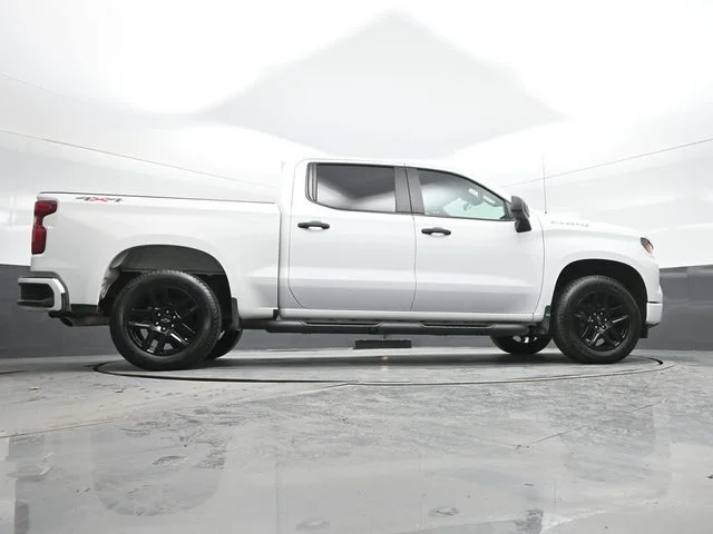Used 2024 White Chevrolet Custom image 25