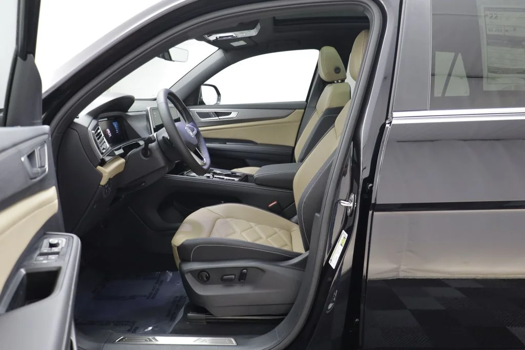 New 2026 Deep Black Volkswagen SE w/Technology image 6