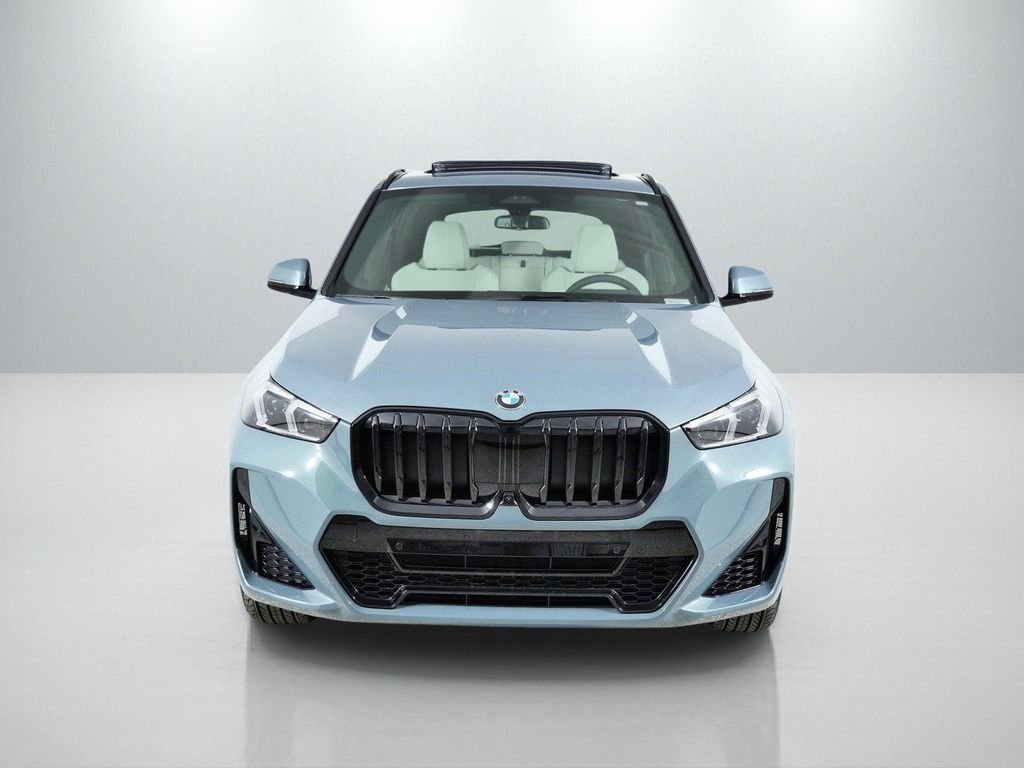 Used 2026 Cape York Green Metallic BMW xDrive28i image 3