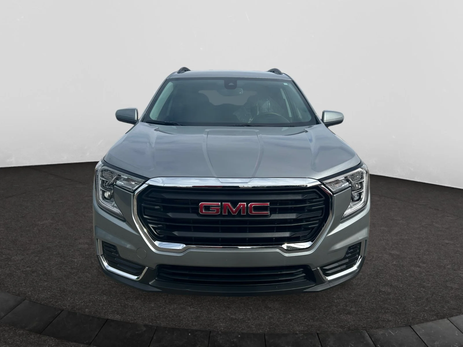 Used 2024 STERLING METALLIC GMC SLE AWD image 8