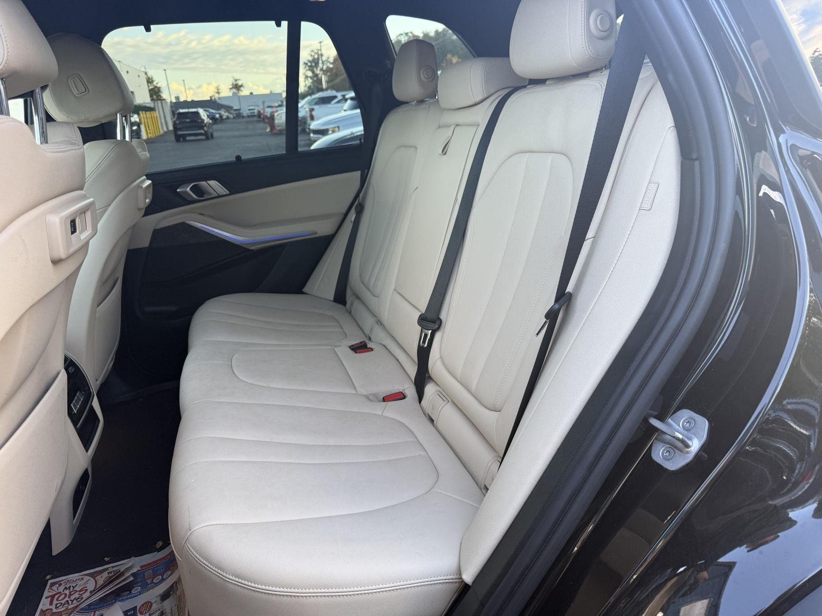 Used 2022 Black Sapphire Metallic BMW xDrive40i image 7