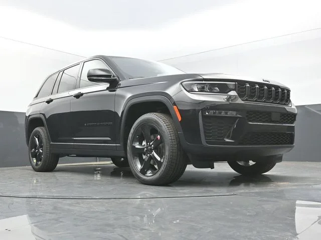 New 2026 Diamond Black Crystal Pearlcoat Jeep Limited image 1