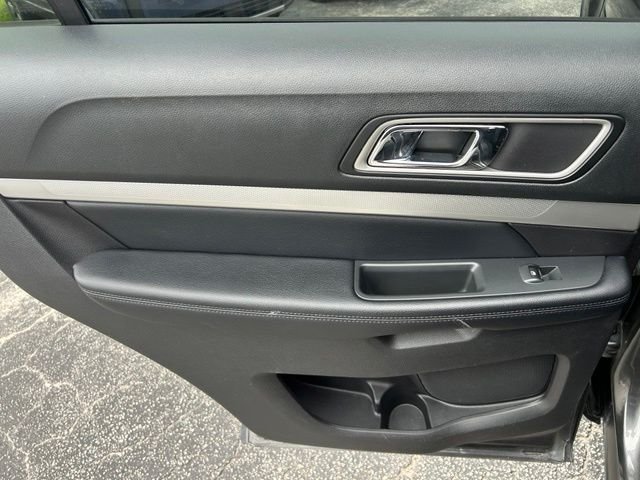 Used 2017 Gray Ford XLT image 7