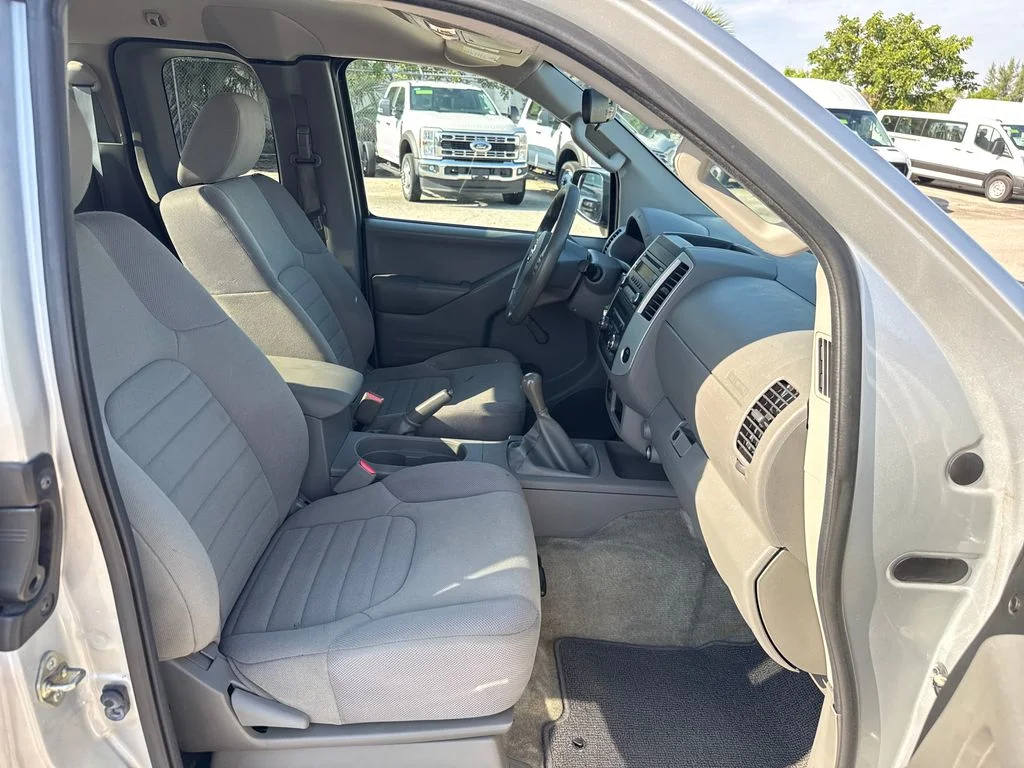 Used 2016 Silver Nissan S image 21