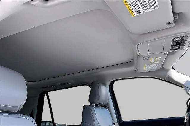 Used 2025 White Metallic Ford Active image 28