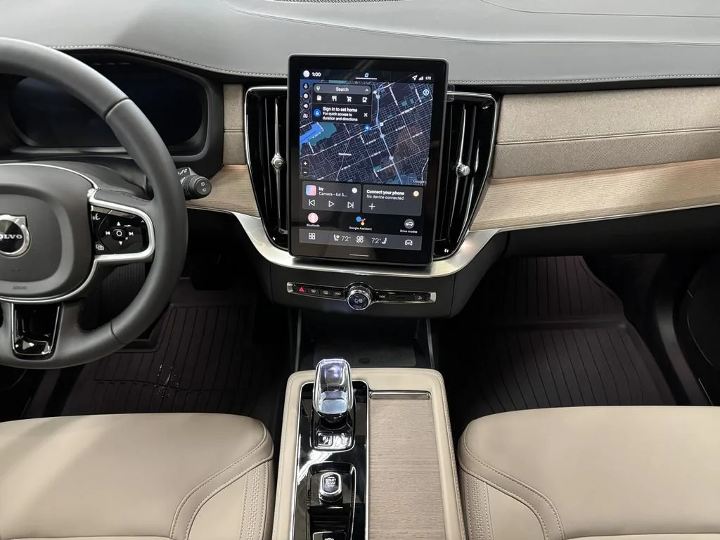 2026 Volvo XC90 Plus - Photo 18