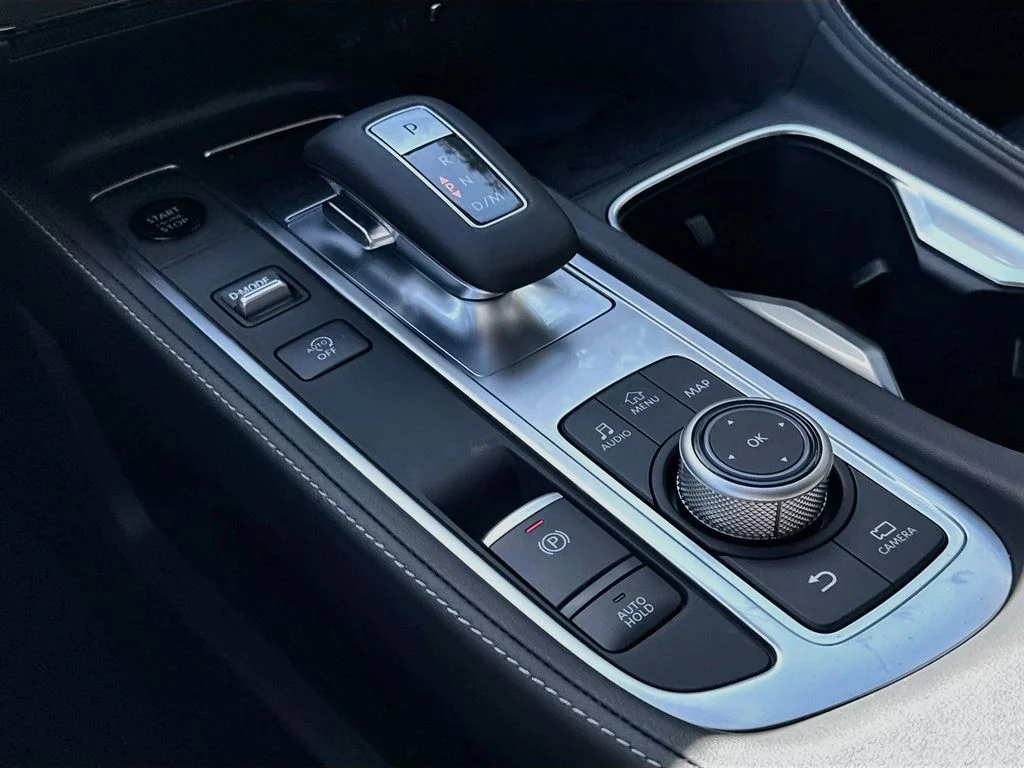 New 2027 MINERAL BLACK INFINITI Luxe FWD image 16