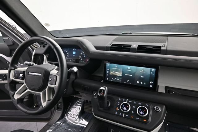Used 2020  Land Rover SE image 17