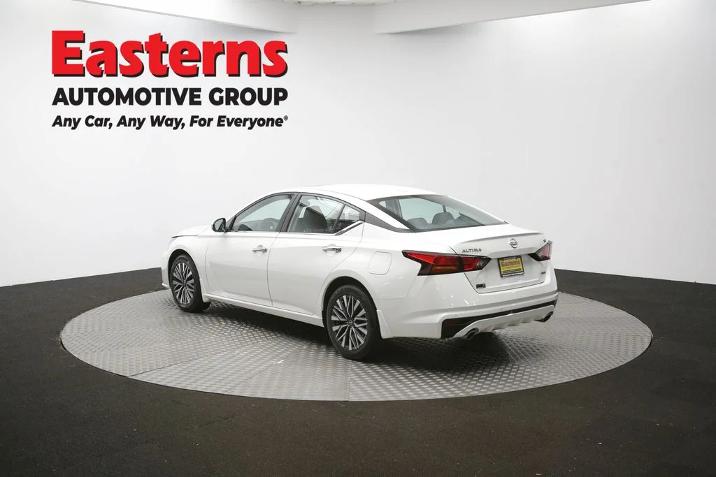 Used 2024 White Nissan 2.5 SV image 64