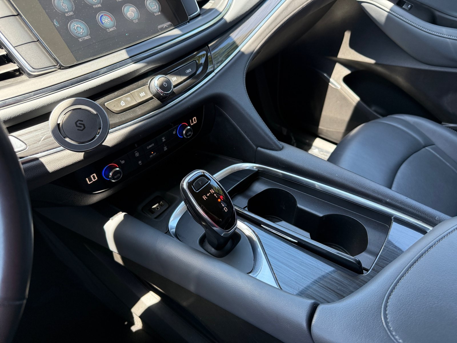 Used 2018 Summit White Buick Essence image 13