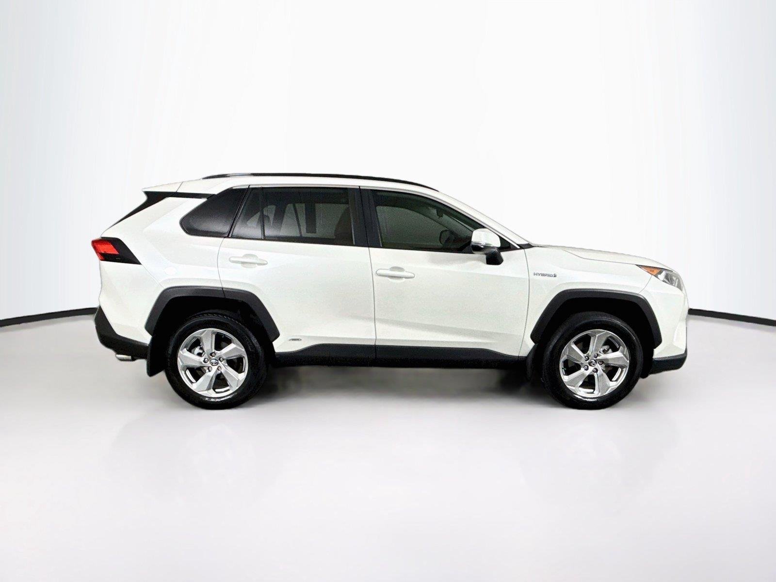Used 2021 Blizzard Pearl Toyota XLE Premium image 10