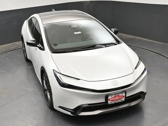 New 2026 Wind Chill Pearl <sup>1</sup> Toyota  XLE image 25