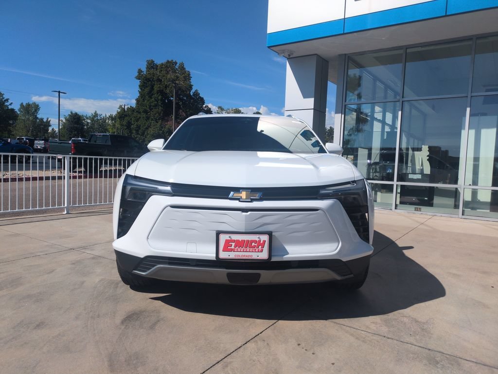 Used 2024 Summit White Chevrolet LT image 8