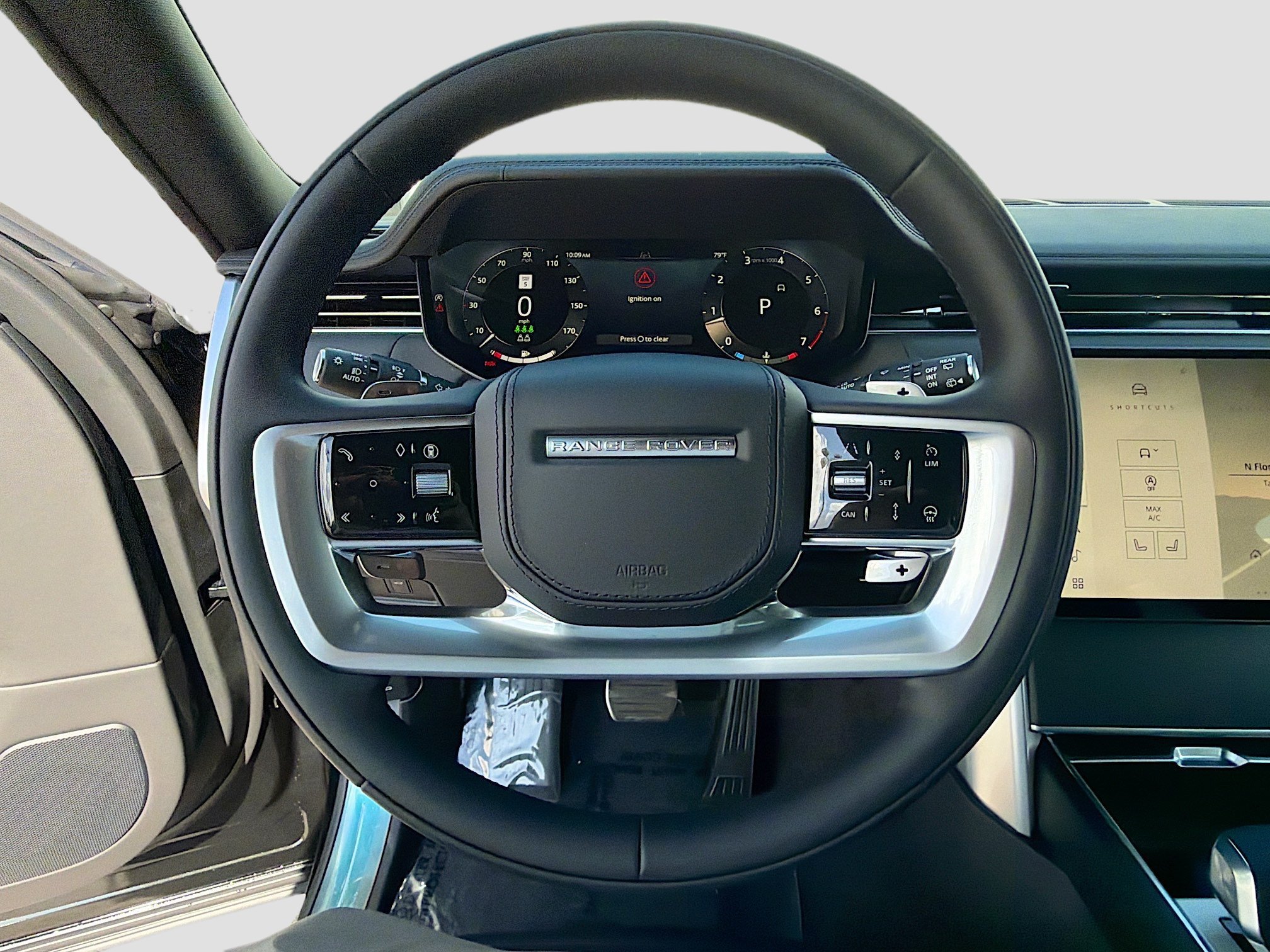 New 2026 Santorini Black LAND ROVER SE 7 Seats image 38