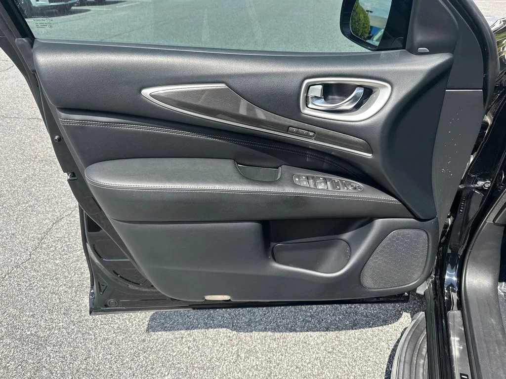 Used 2020 Black INFINITI LUXE image 10