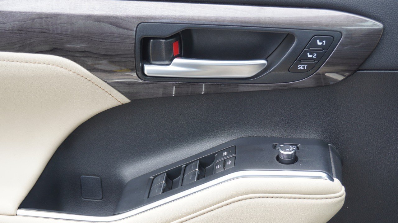 Used 2024 Blue Toyota Platinum image 22