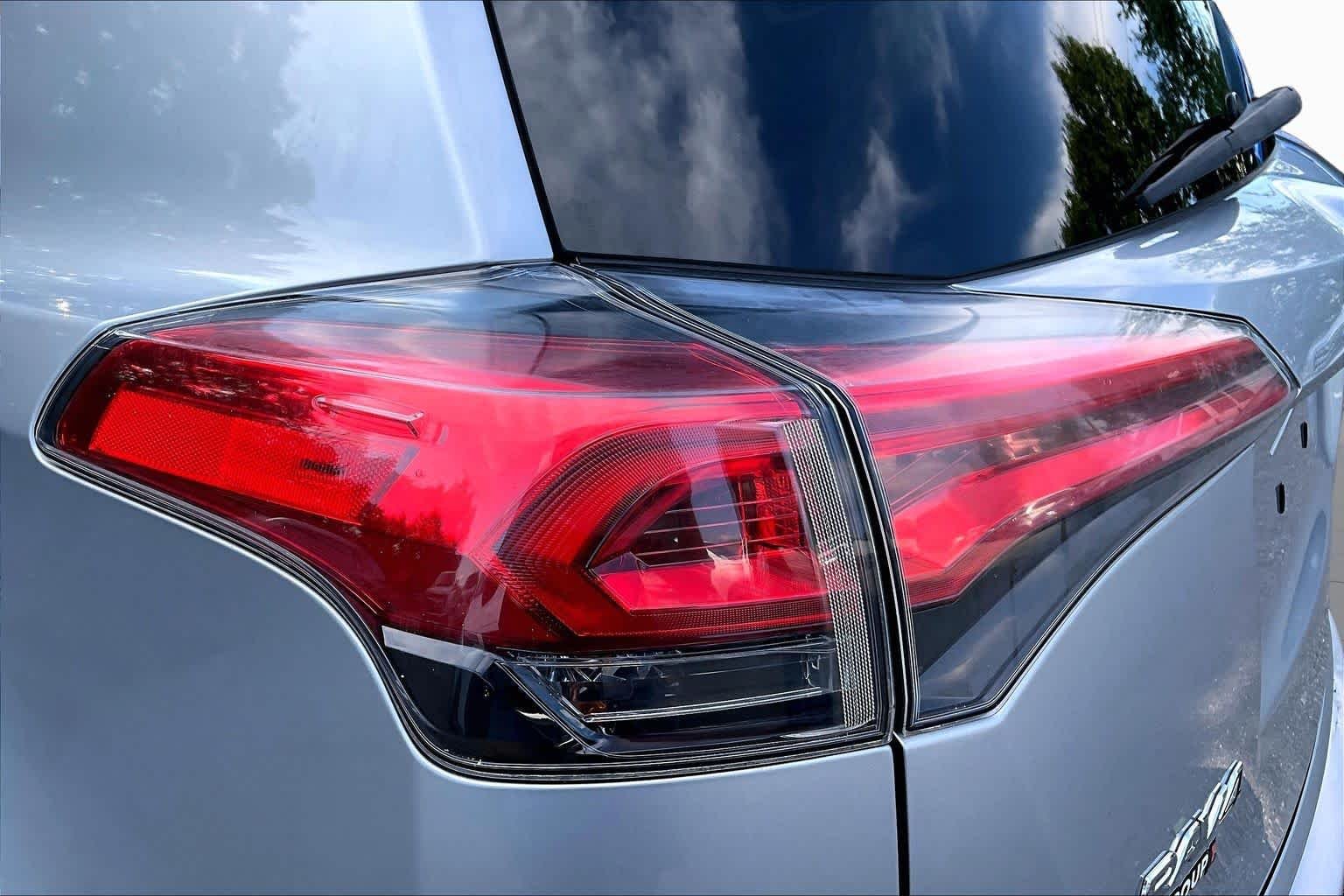 Used 2018 Silver Sky Metallic Toyota Limited image 27