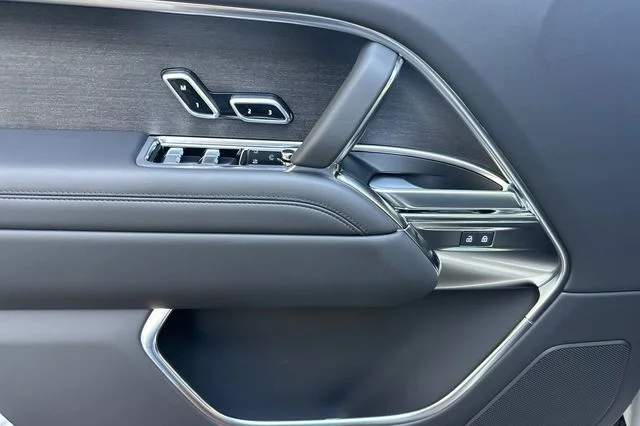 New 2026 Fuji White Land Rover SE image 10
